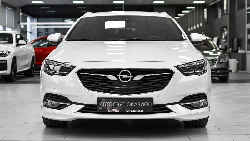Opel Insignia Sports Tourer 2.0 CDTi Exclusive Image 2