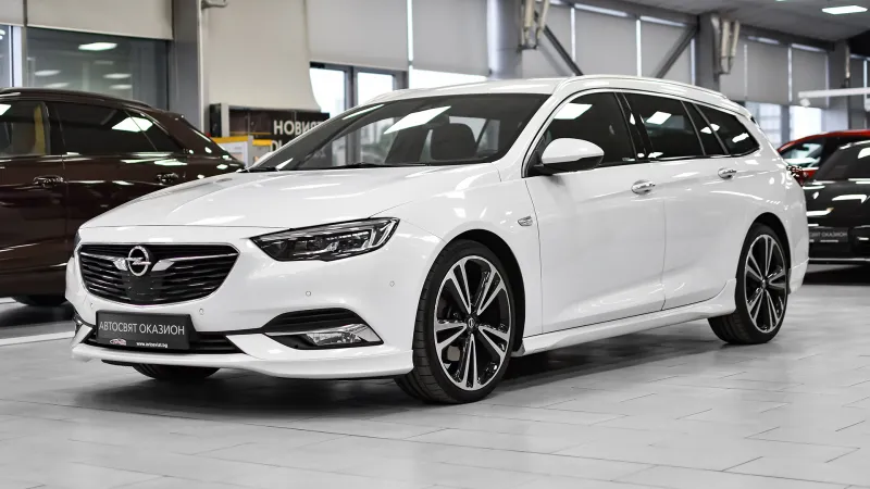 Opel Insignia Sports Tourer 2.0 CDTi Exclusive Image 4