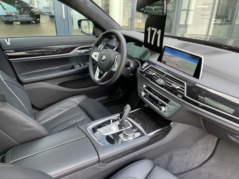 BMW 730 d xDrive =Exclusive= Distronic Гаранция Image 6