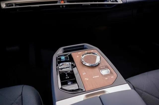 BMW iX xDrive50 =Sport= Executive Drive/Panorama Гаранция Image 9