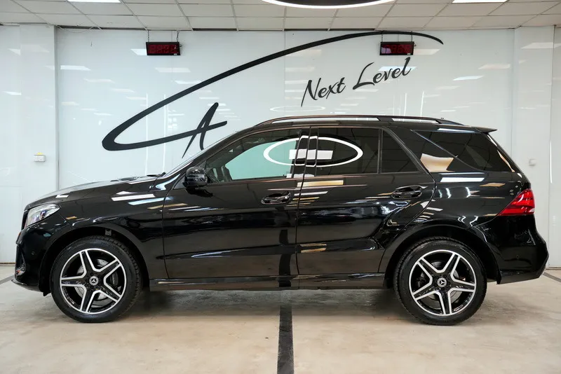 Mercedes-Benz GLE 350 d 4Matic AMG Line Night Package Image 4