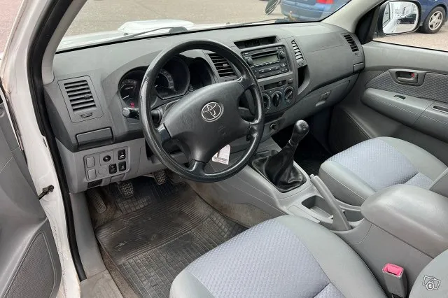 Toyota Hilux Extra Cab 2,5 D-4D 120 DLX, Comfort *Sis Alv* - Autohuumakorko 1,99%+kulut - Image 7