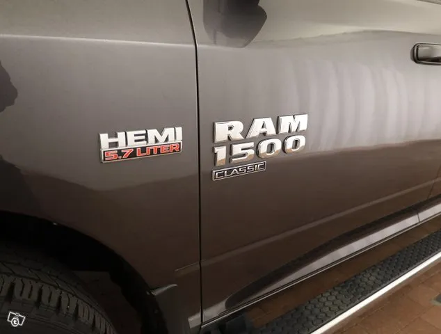 Ram 1500 Classic SLT 5.7 V8 Hemi 4x4 - 5- Paikkainen, Ratinlämmitin, Vetokoukku, Kattoluukku - Ilmainen kotiintoimitus Image 6