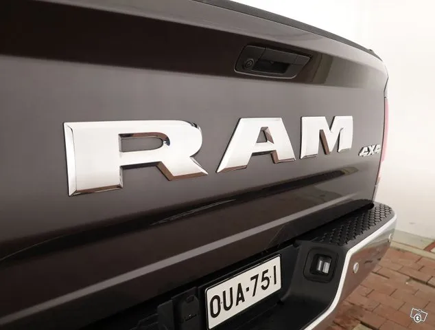 Ram 1500 Classic SLT 5.7 V8 Hemi 4x4 - 5- Paikkainen, Ratinlämmitin, Vetokoukku, Kattoluukku - Ilmainen kotiintoimitus Image 7