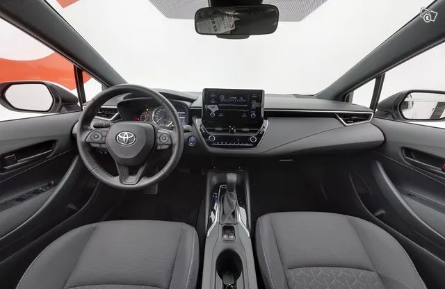 Toyota Corolla Hatchback 1,8 Hybrid Life - / 1.Omistaja / Täydellinen merkkiliikkeen huoltokirja / Vähän ajettu / Adaptiivinen vakionopeussäädin Image 9