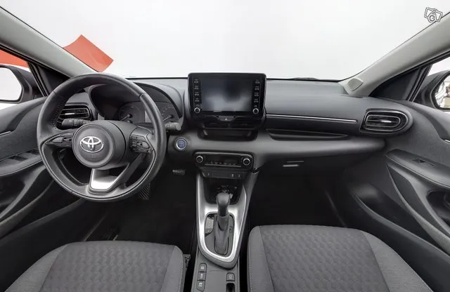 Toyota Yaris 1,5 Hybrid Active - Toyota Approved-vaihtoauto / Älyavain / Lämpöratti / Navi / Kamera / Mukautuva vakionopeussäädin Image 9