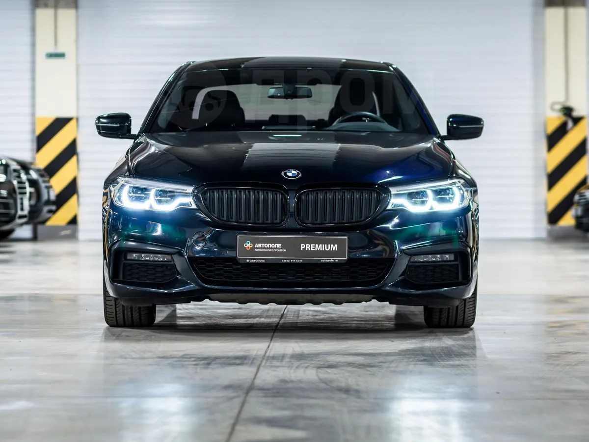 BMW 5-Series  Image 3
