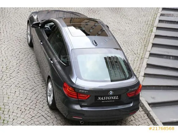 BMW 3 Serisi 330i xDrive Image 1